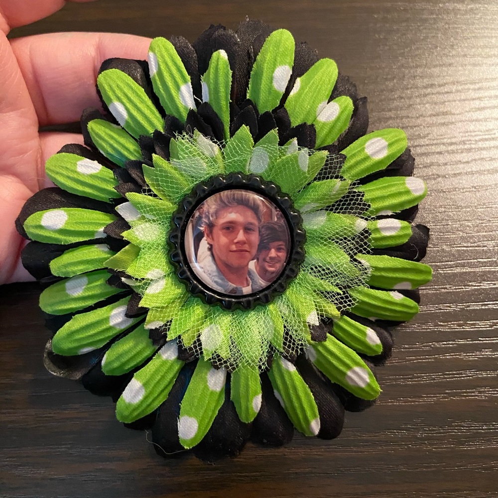 Niall hair flower